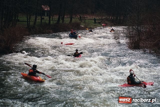 Zdjęcie w galerii na portalu naszraciborz.pl: Kajakarze rozpoczęli sezon wiadomości z regionu